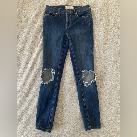 Free People Blown Out Knee Skinny Jeans Size 26S Distressed Dark Wash 26 Short - Picture 9 of 9
